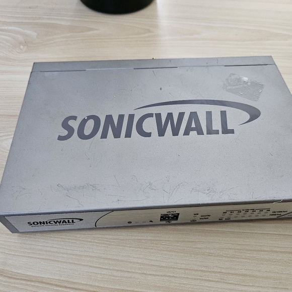 SonicWall Network Security Appliance Sonicwall TZ 215 7-Port 10/100/1000Network. - Picture 4 of 10